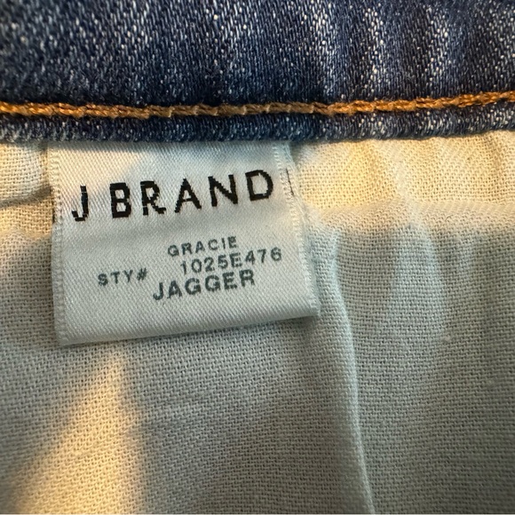 [J BRAND] Gracie High-Rise Cuffed Denim Shorts in ‘Jagger’ - Picture 6 of 11